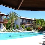 Ξενοδοχείο με διαμερίσματα Paradise 3*